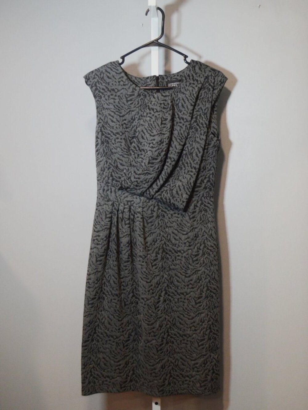 Adrianna Pappel Size 6 Black/Gray Stretch Textured Jacquard Sheath